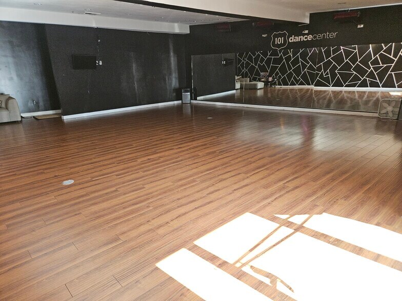 More Photos Of 3242-3278 Cahuenga Blvd W, Los Angeles Unknown For Lease