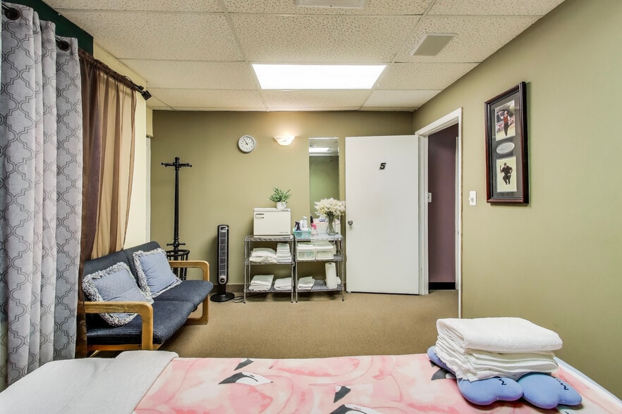 More Photos Of 6400 Seven Corners Pl, Falls Church Office For Sale