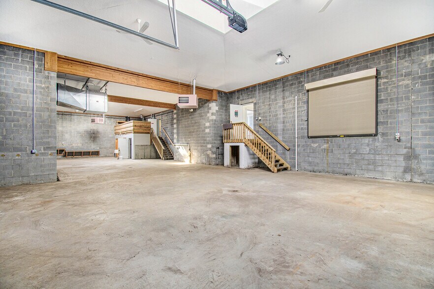 More Photos Of 18340 Middlebelt Rd, Livonia Office For Sale