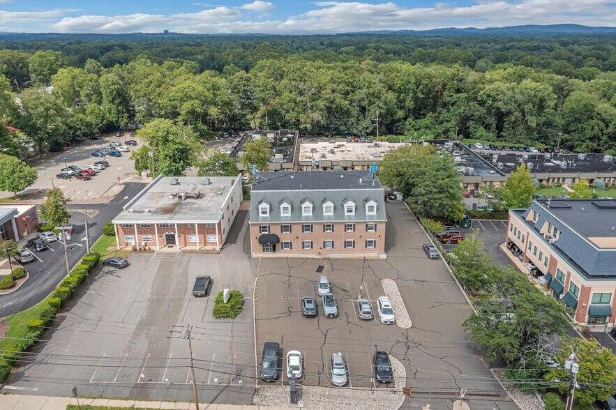 More Photos Of 440 Old Hook Rd, Emerson Medical For Lease