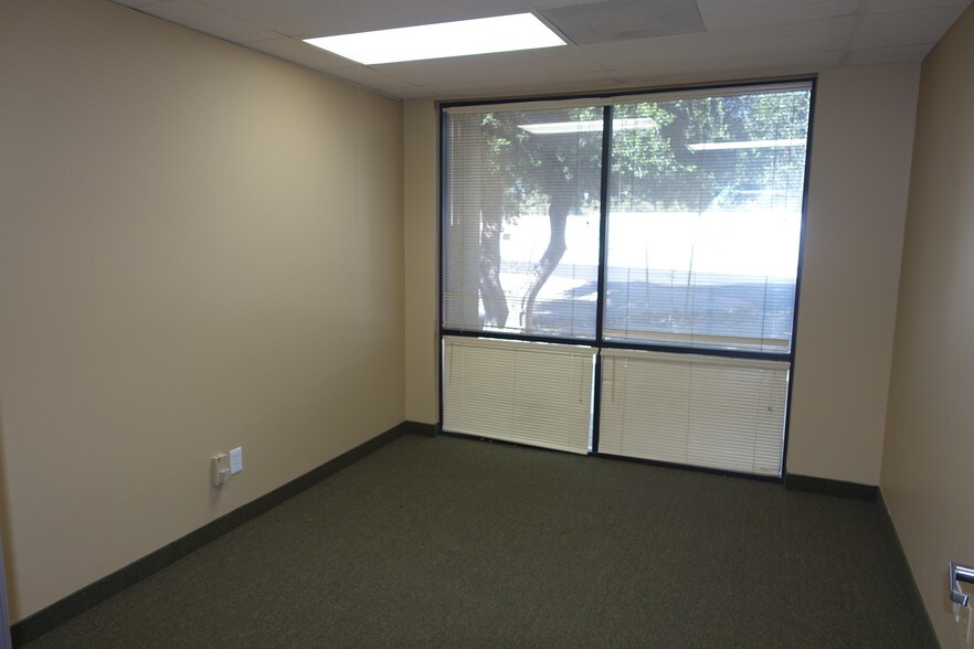More Photos Of 8607 N 59th Ave, Glendale Office For Lease