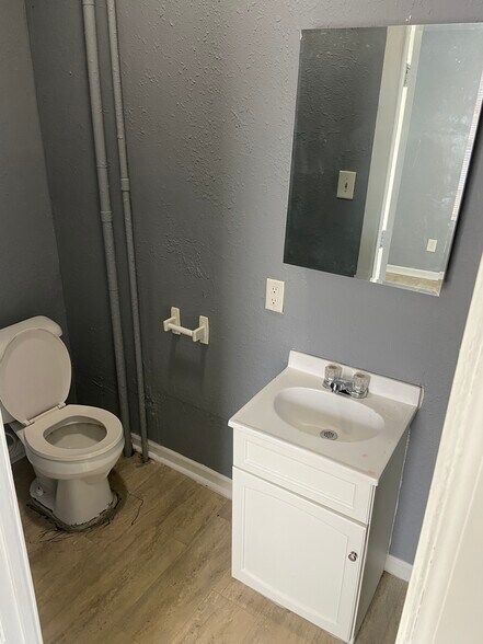 More Photos Of 1918 W Washington St, Indianapolis Apartments For Sale