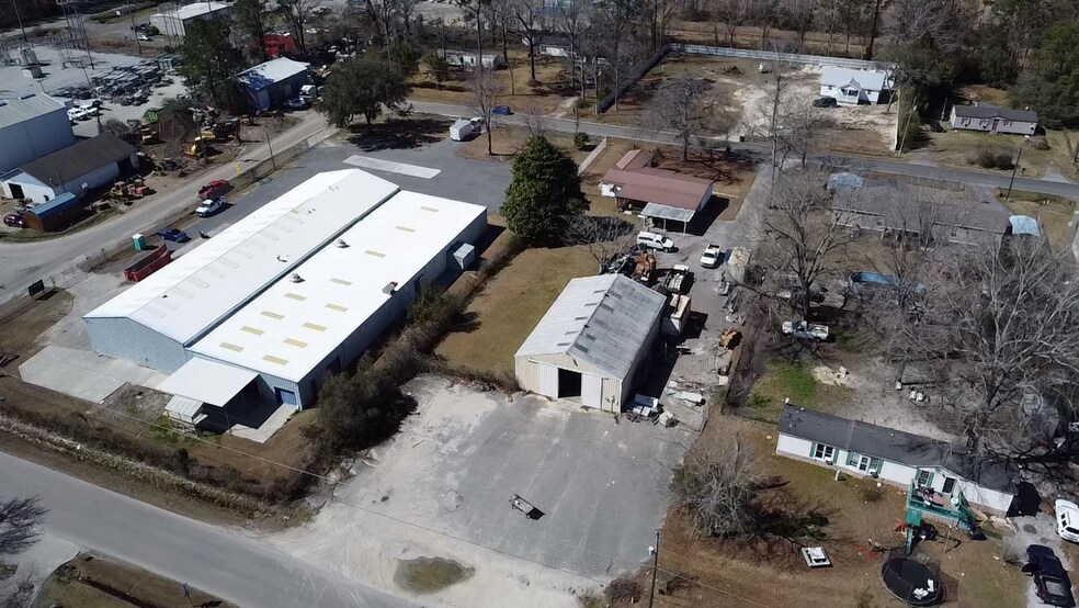 More Photos Of 103 Ardis St, Summerville Warehouse For Lease