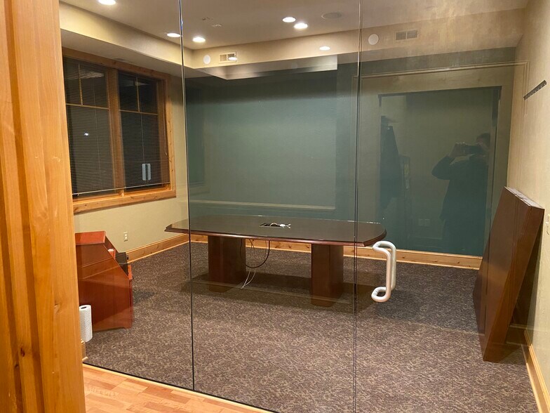 More Photos Of 9382-9386 Oak Ave, Waconia Medical For Sale