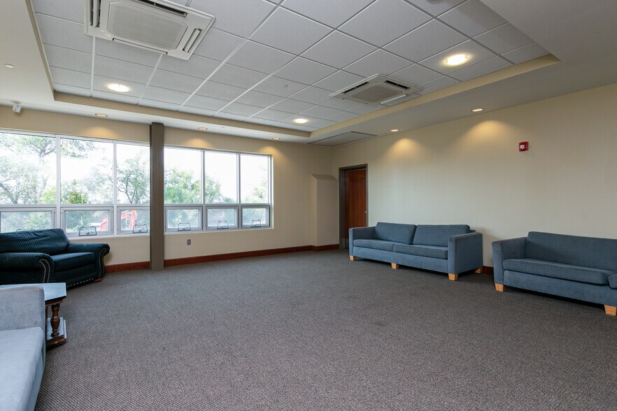 More Photos Of 1632 McCain Ln, Manhattan Sorority Fraternity House For Sale