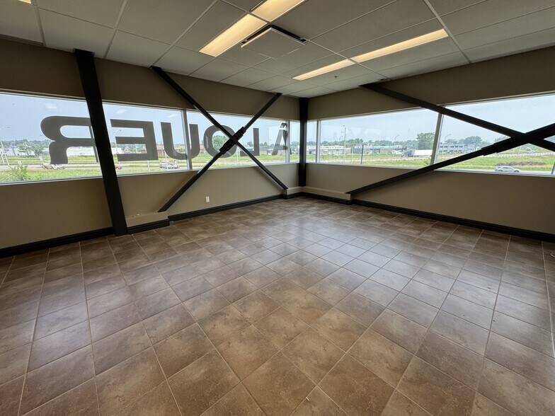 More Photos Of 6100-6140 Rue Christophe-Pelissier, Trois-Rivières Office For Lease