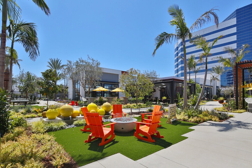 More Photos Of 980 W 190th St, Torrance Unknown For Lease