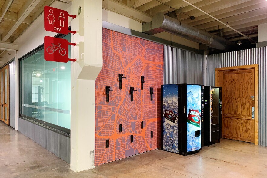 More Photos Of 816 Camaron St, San Antonio Office For Sale