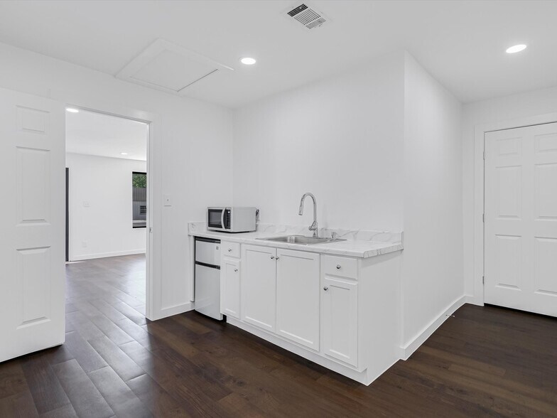 More Photos Of 900 W 2nd St, Taylor Office Residential For Lease