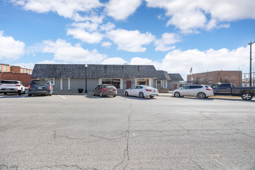 More Photos Of 121 W 5th St, Tipton Showroom For Sale