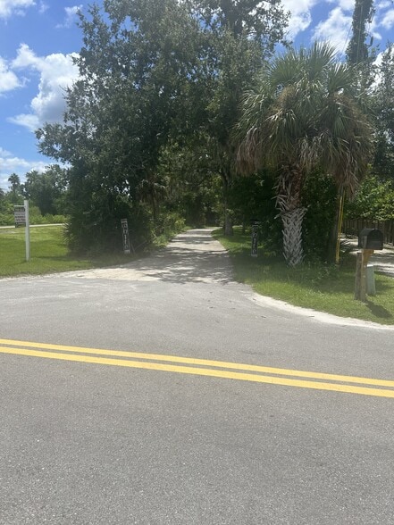 Primary Photo Of 4242 Gypsy St, Sarasota Warehouse For Sale