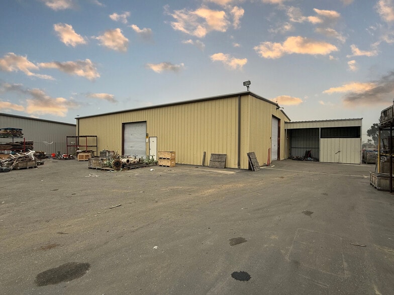 More Photos Of 2310 Short St, Bakersfield Industrial For Sale