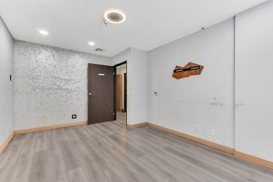 More Photos Of 8010 Wheatland Ave, Sun Valley Manufacturing For Sale