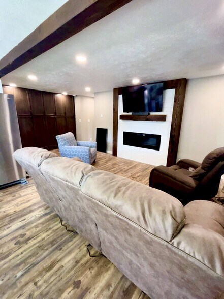 More Photos Of 1575 Tablerock Cir, Branson Hotel For Sale