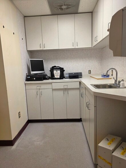 More Photos Of 329 Belleville Ave, Bloomfield Medical For Lease
