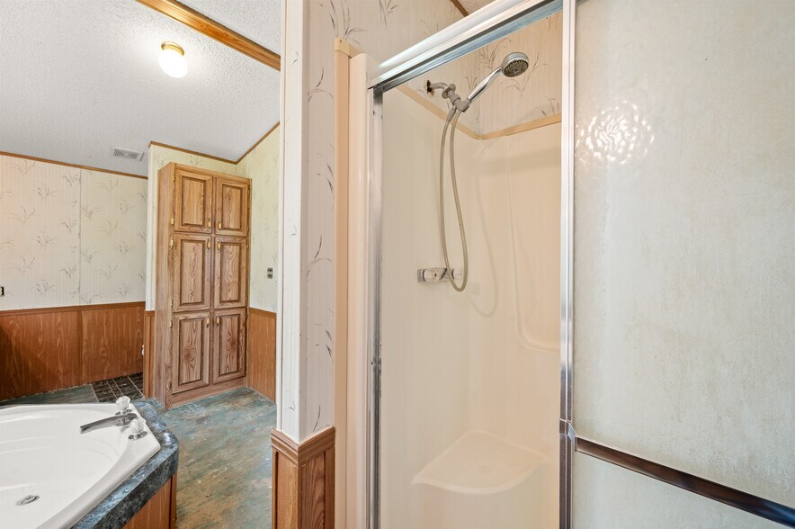 More Photos Of 7 Hills Rd, Newark Warehouse For Sale