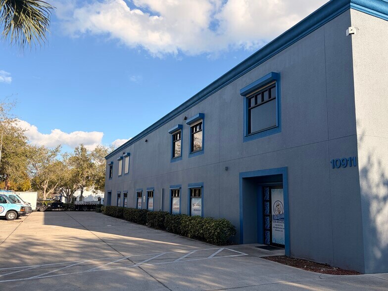 More Photos Of 10911 Harmony Park Dr, Bonita Springs Light Distribution For Sale