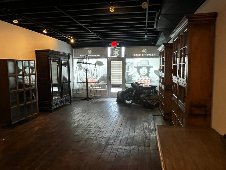 More Photos Of 610 E Market St, Louisville Freestanding For Sale