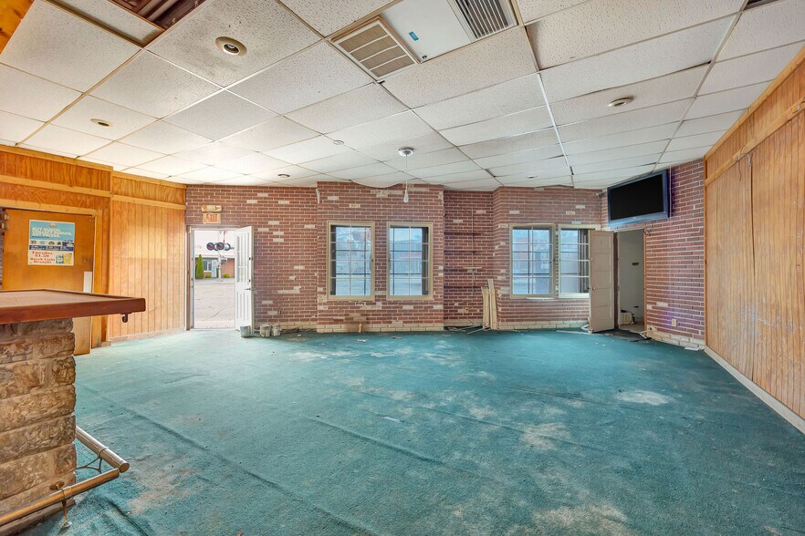 More Photos Of 100 S Brookville Pike, West College Corner Freestanding For Sale