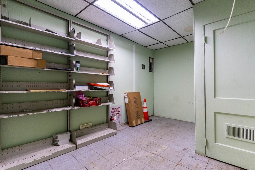 More Photos Of 3828 Broadway Blvd, Kansas City Office For Sale