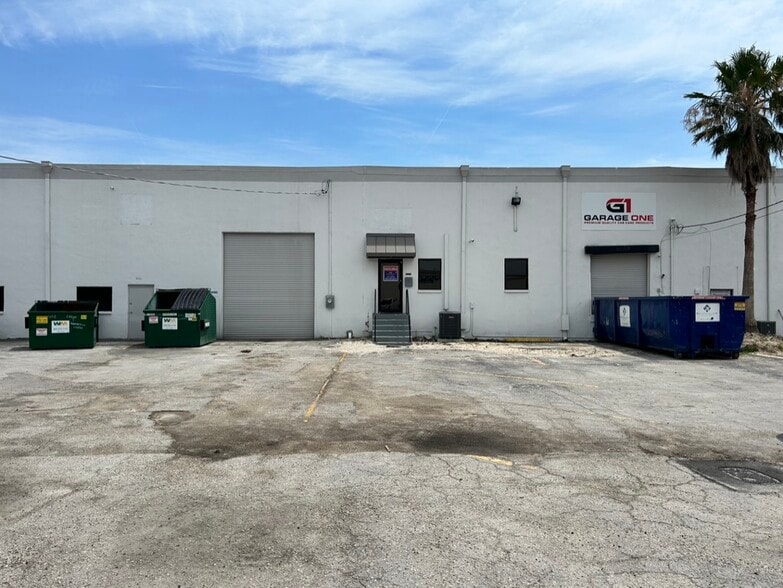 More Photos Of 5126-5136 W Idlewild Ave, Tampa Warehouse For Lease