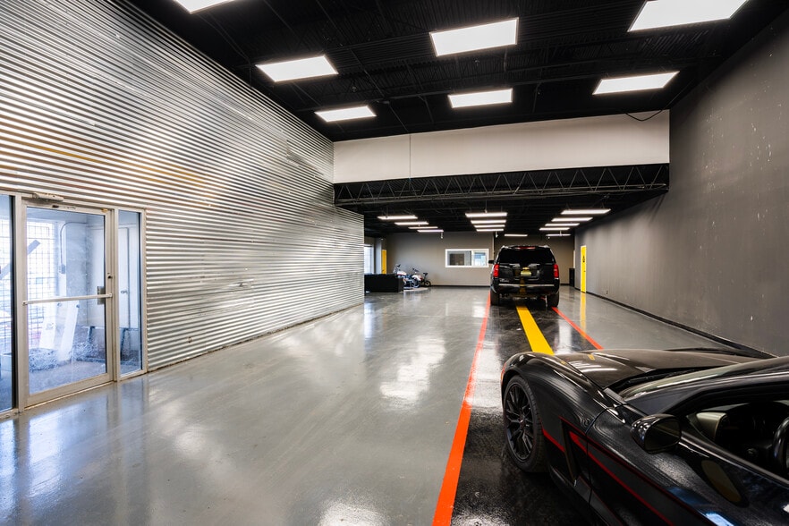 More Photos Of 1365 Regal Row, Dallas Distribution For Sale