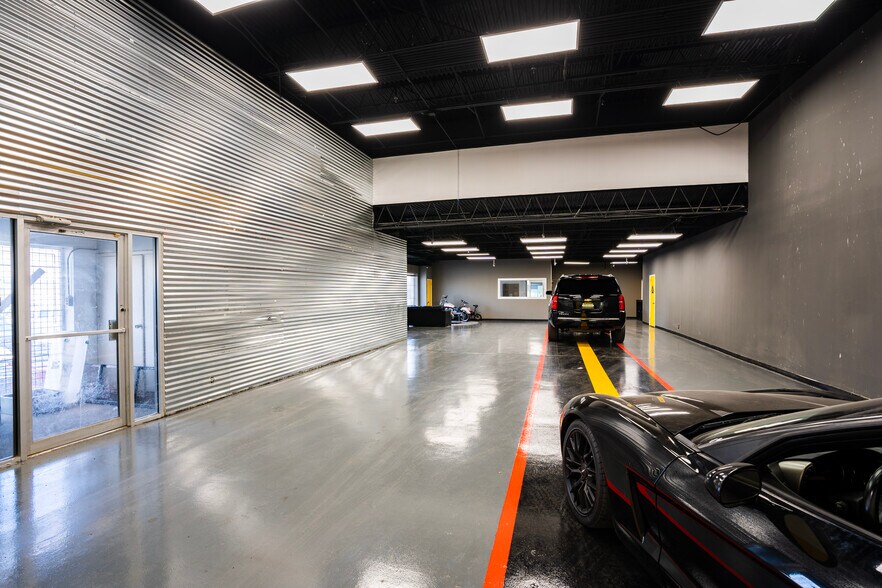 More Photos Of 1365 Regal Row, Dallas Distribution For Sale