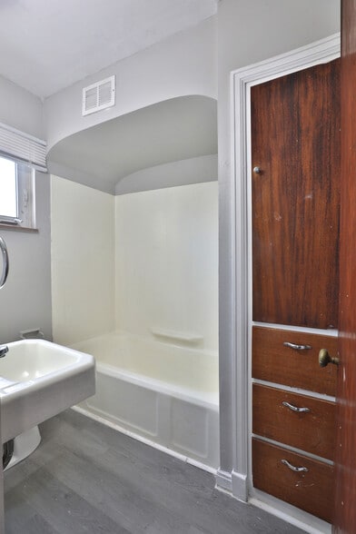 More Photos Of 4760-4764 N High St, Columbus Storefront Retail Residential For Sale