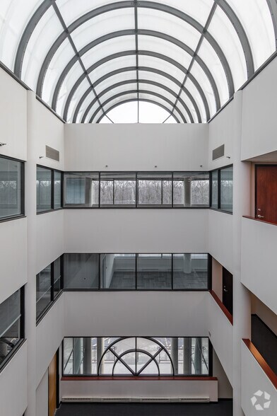 More Photos Of 2860 S River Rd, Des Plaines Office For Lease