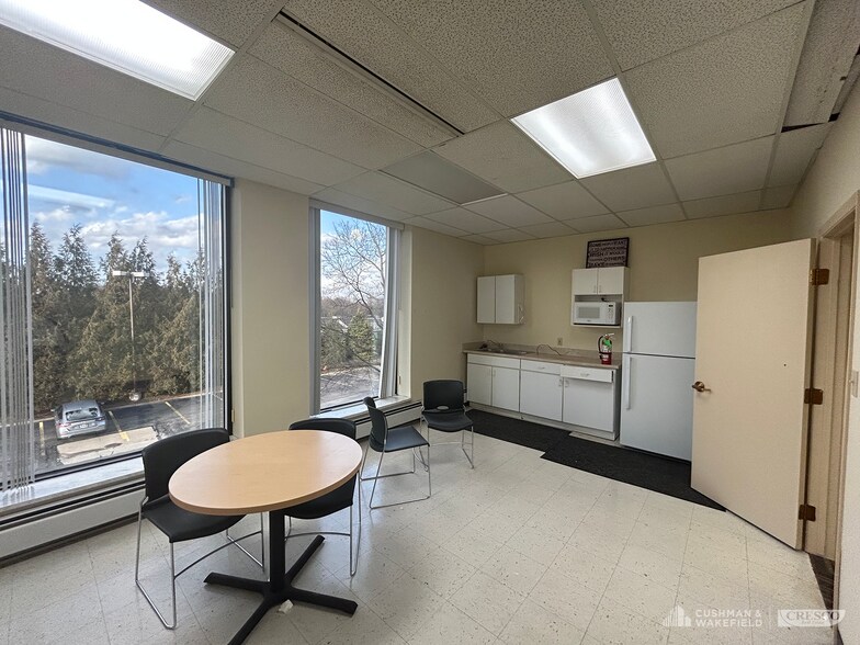 More Photos Of 13500-13550 Falling Water Rd, Strongsville Office For Sale