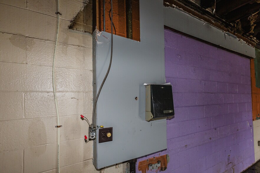 More Photos Of 2033 S Broadway St, Wichita Bar For Sale