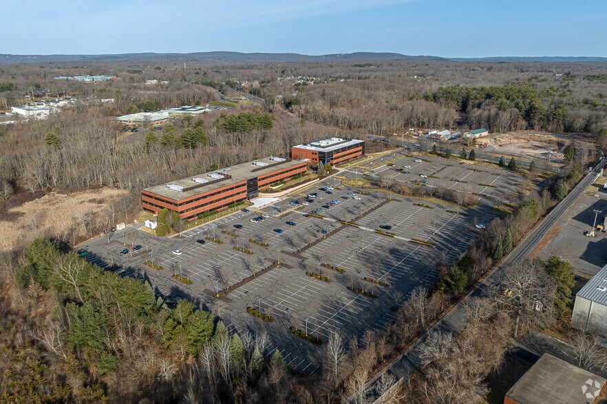 More Photos Of 175 Scott Swamp Rd, Farmington Office For Sale