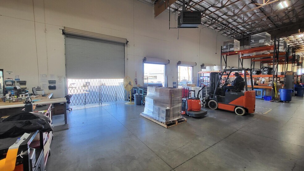 More Photos Of 3326 Ponderosa Way, Las Vegas Warehouse For Lease