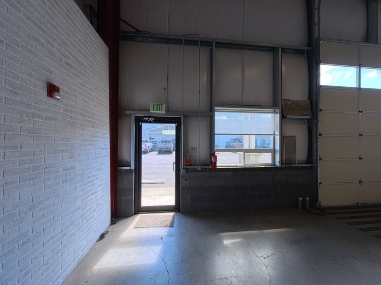More Photos Of 615 SE Glenwood Dr, Bend Unknown For Lease