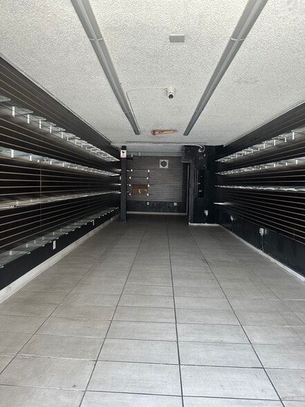 More Photos Of 7801 Melrose Ave, Los Angeles Restaurant For Lease