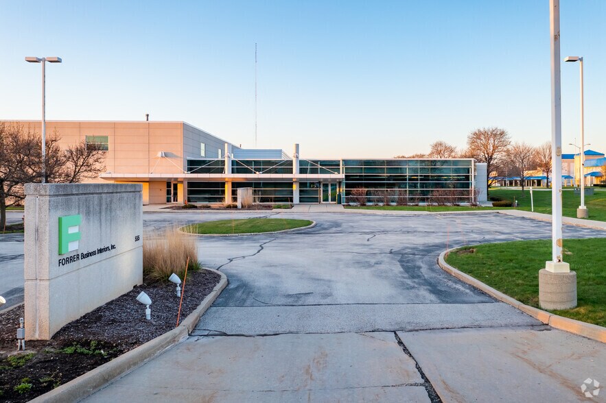 More Photos Of 555 W Estabrook Blvd, Milwaukee Warehouse For Lease