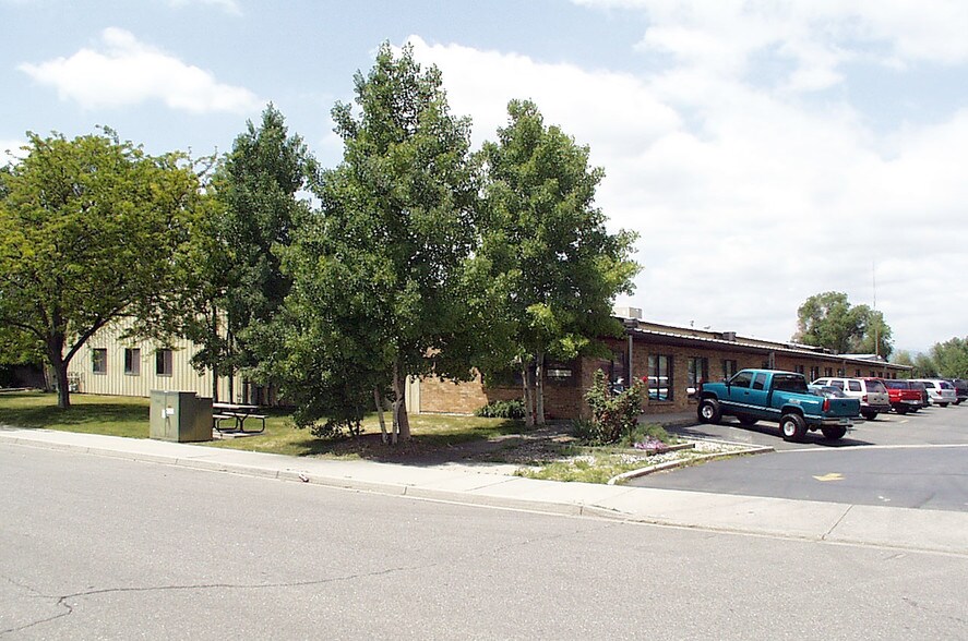 More Photos Of 225-243 S Madison Ave, Loveland Warehouse For Lease