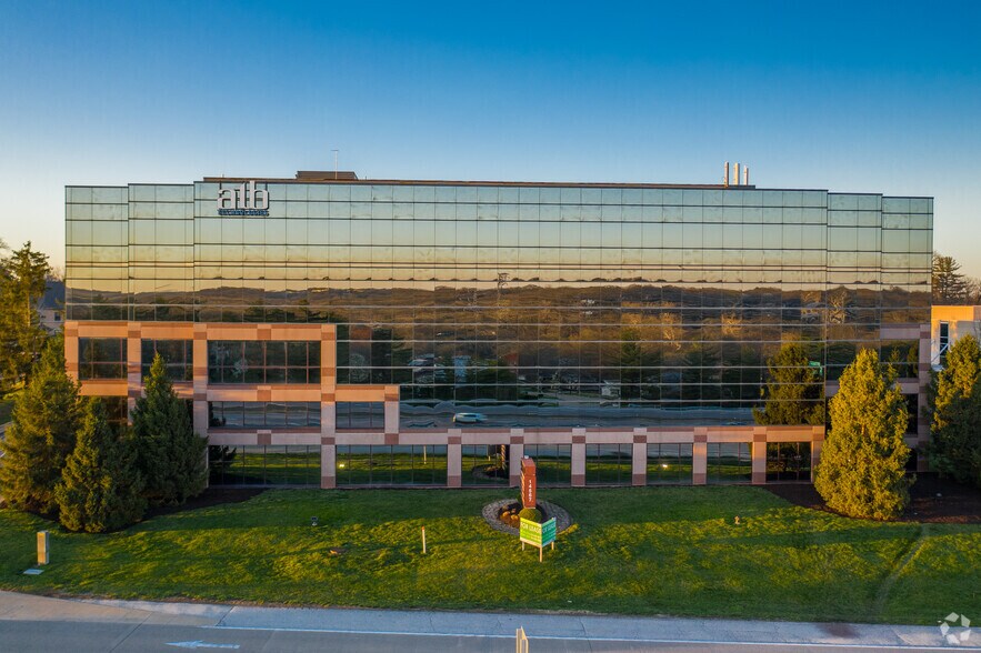 More Photos Of 14567 N Outer Forty, Chesterfield Office For Lease