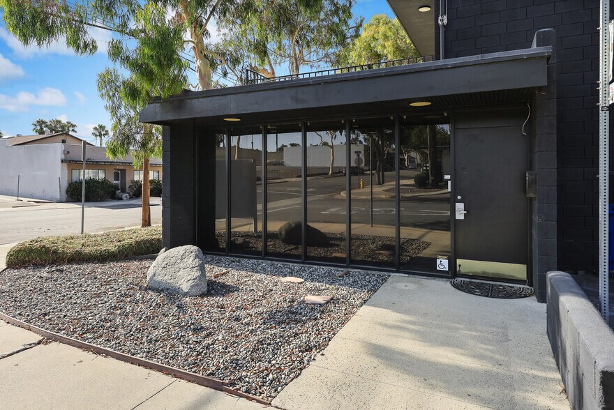 More Photos Of 2702 Saint Louis Ave, Signal Hill Warehouse For Lease