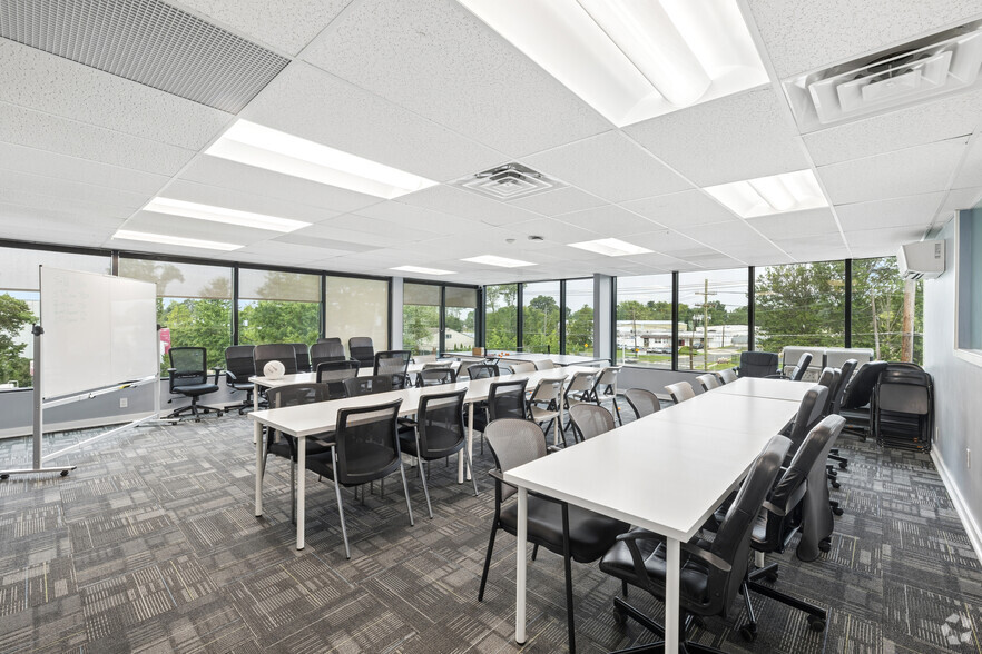 More Photos Of 523 Hollywood Ave, Cherry Hill Office For Lease