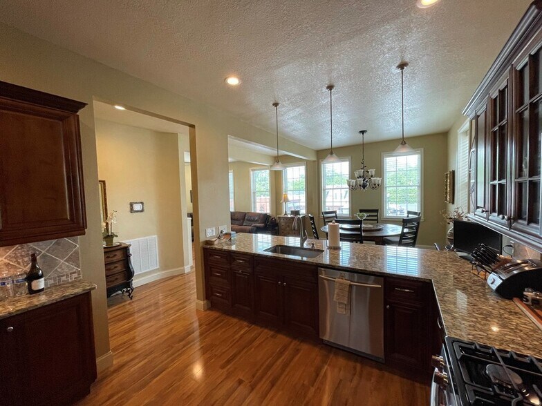 More Photos Of 87 Tennessee St, Murphy Storefront Retail Residential For Sale