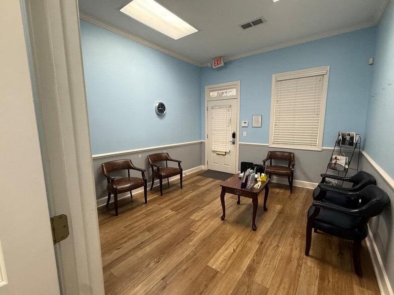 More Photos Of 3535 Roswell Rd, Marietta Office For Sale