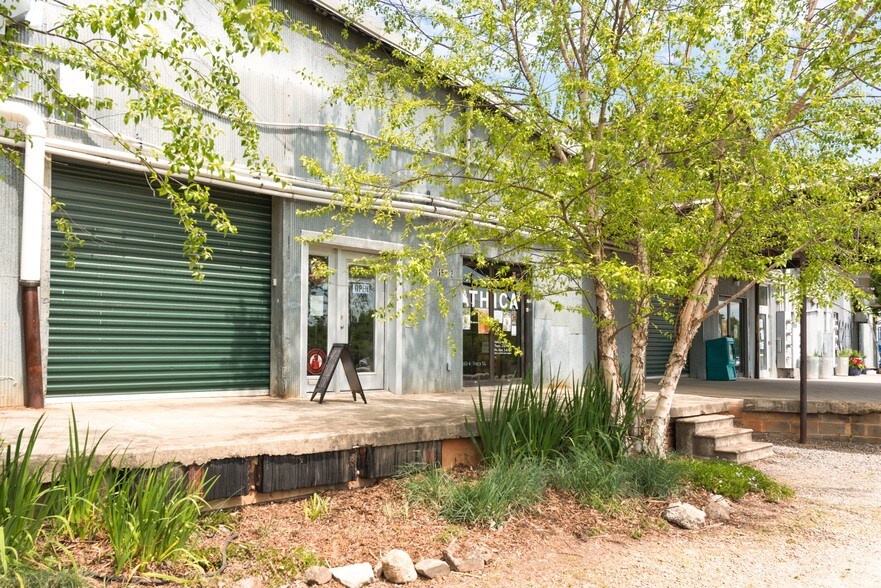 More Photos Of 160 Tracy St, Athens Flex For Lease