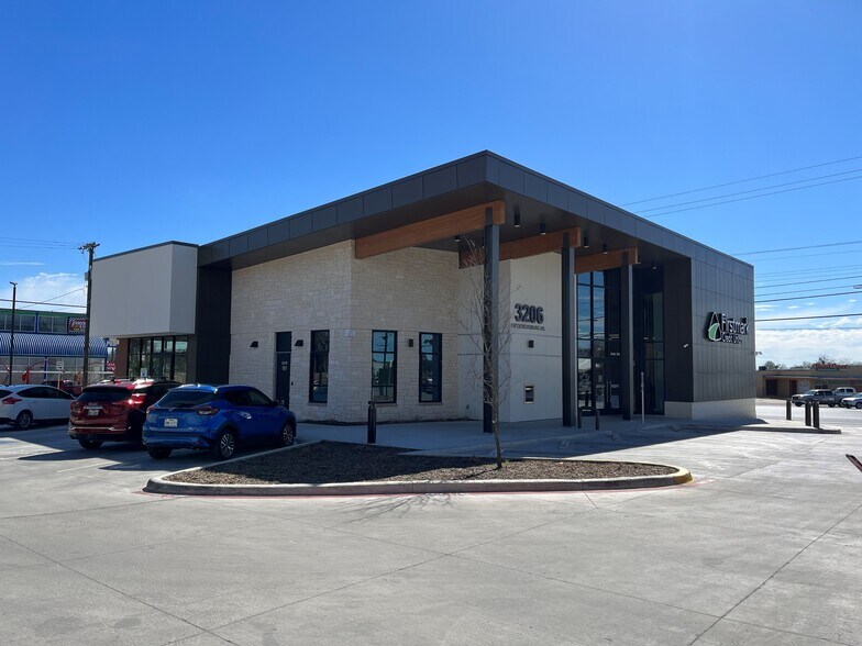 More Photos Of 3206 Fredericksburg Rd, San Antonio Bank For Lease