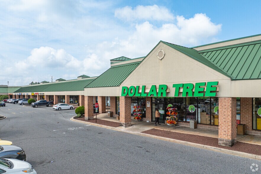 More Photos Of 1030 Forrest Ave, Dover Unknown For Lease