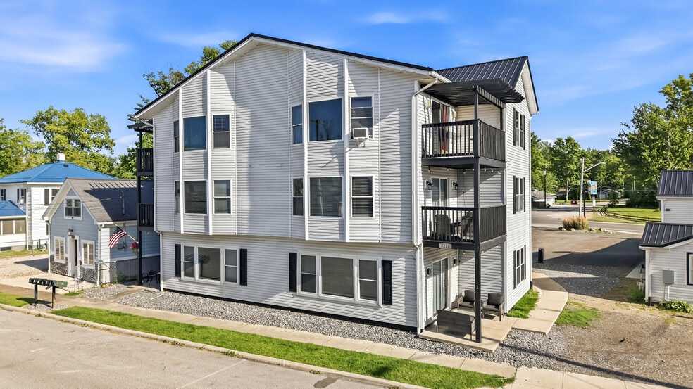 Primary Photo Of 5214 Old Lake Rd, Geneva Apartments For Sale