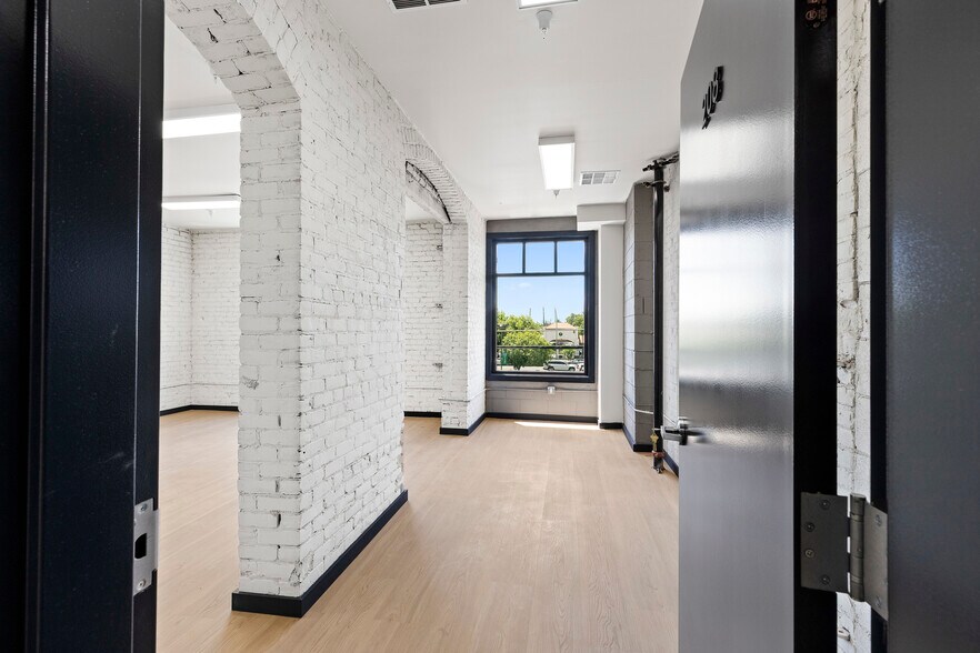 More Photos Of 939 10th St, Modesto Storefront Retail Office For Lease