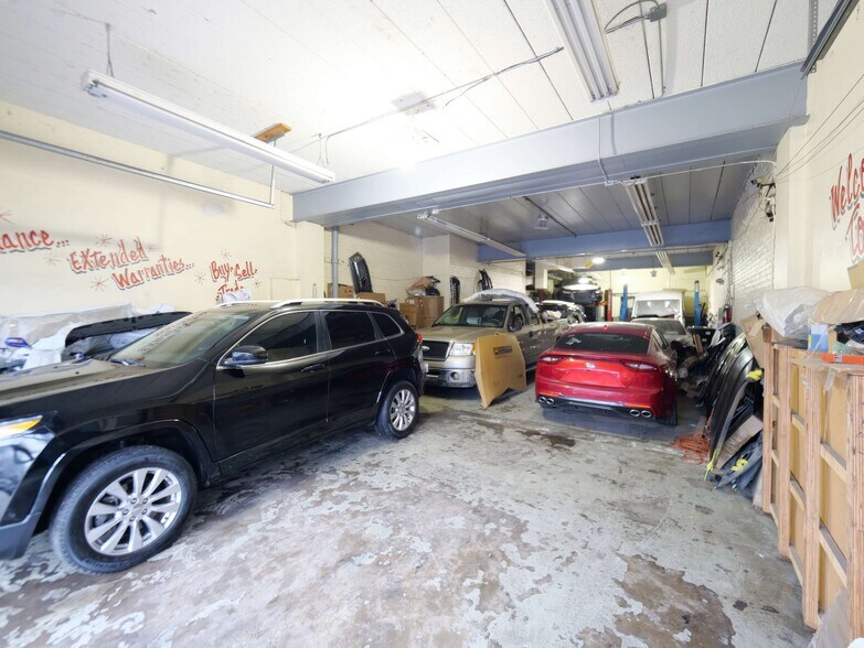 More Photos Of 5620 N Western Ave, Chicago Storefront Retail Residential For Sale
