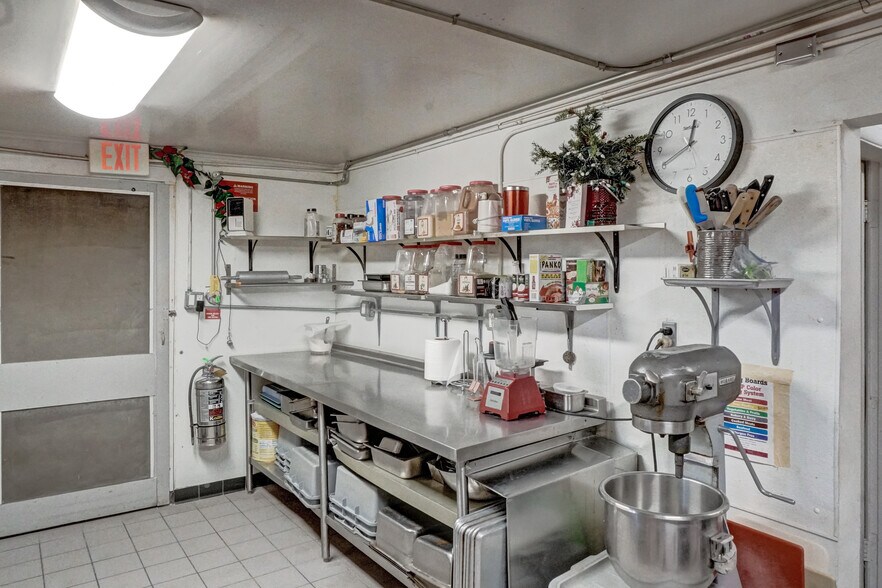 More Photos Of 6005 Marine City Hwy, Cottrellville Township Convenience Store For Sale