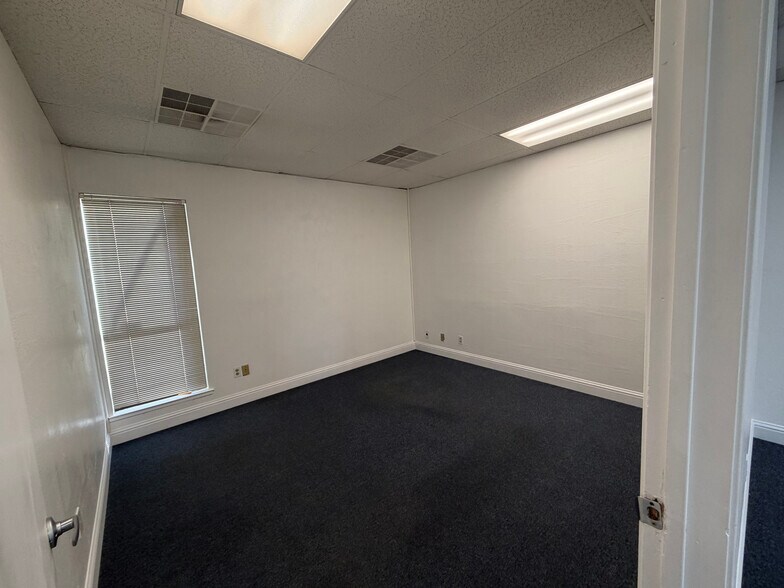More Photos Of 4617 Quail Lakes Dr, Stockton Office For Lease